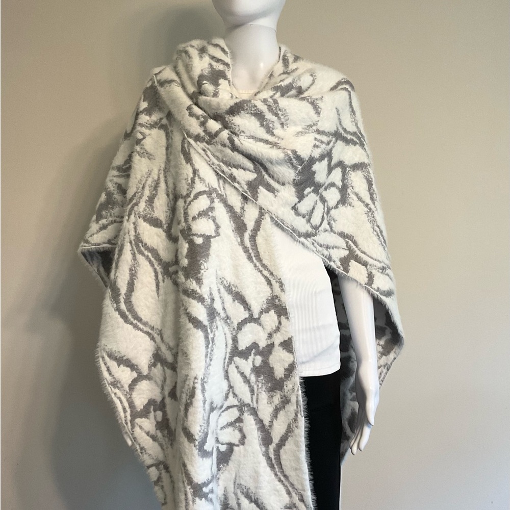 White House Black Market Sweater Ruana~Gray & White~One Size Fits Most~NWOT! - Picture 6 of 11